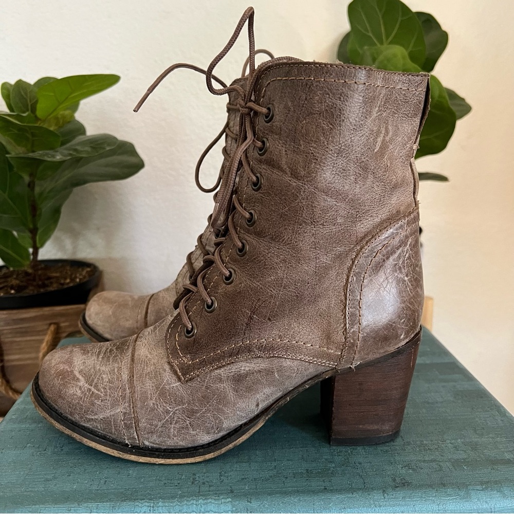 Steve Madden Graanie Combat Style Boot Size 7.5 - image 1